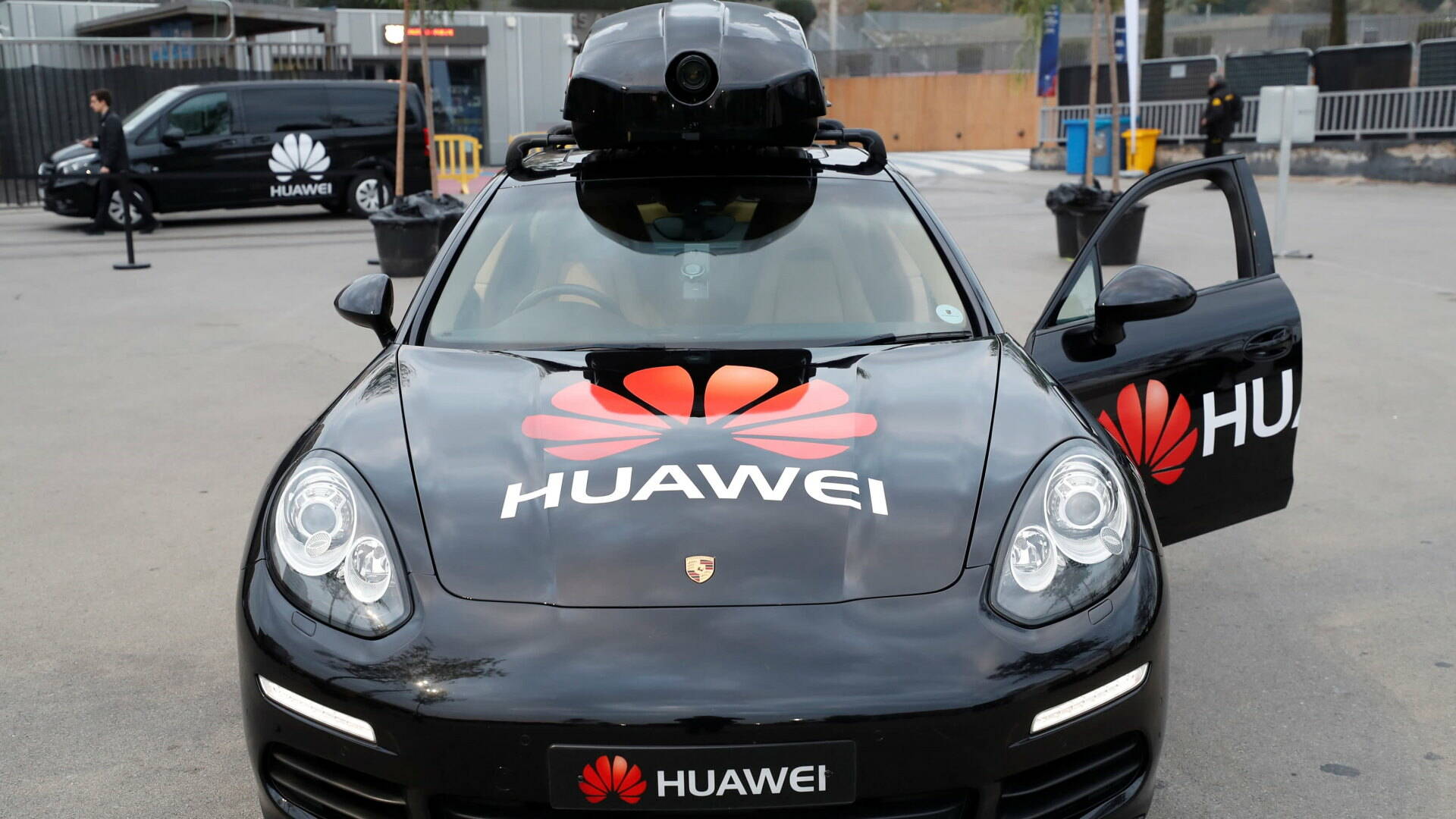 Guida Autonoma Incidente Diplomatico Tra Huawei E Tesla Tom S Hardware