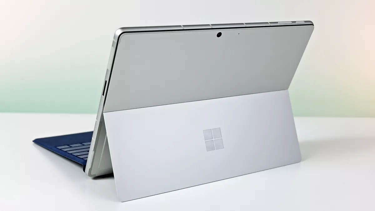 Addio all'alimentatore sui Surface Pro 11, lo dovrete acquistare a parte