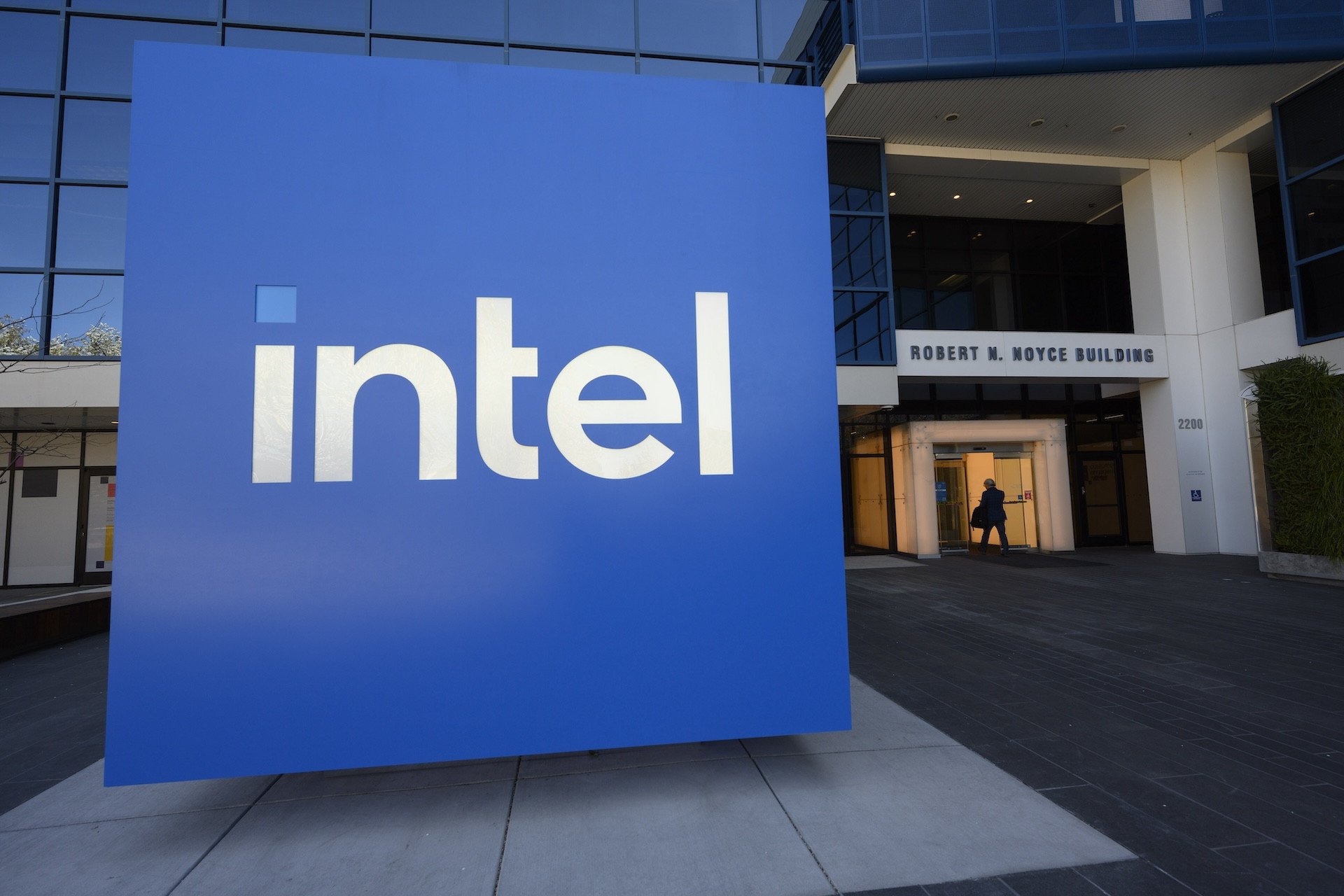 Intel riparte da Foundry: produrrà chip per Amazon e avrà più libertà