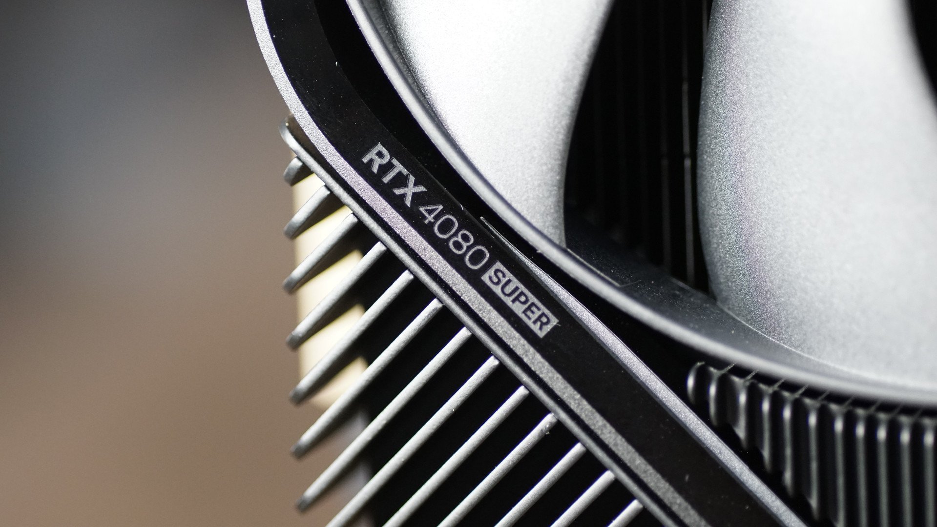 Scorte in esaurimento per la NVIDIA RTX 4080 Super: nuova serie in arrivo