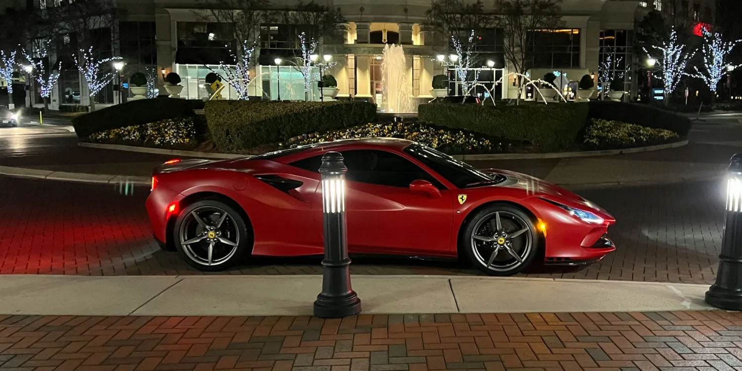 Un paio di AirPods salvano una Ferrari da mezzo milione