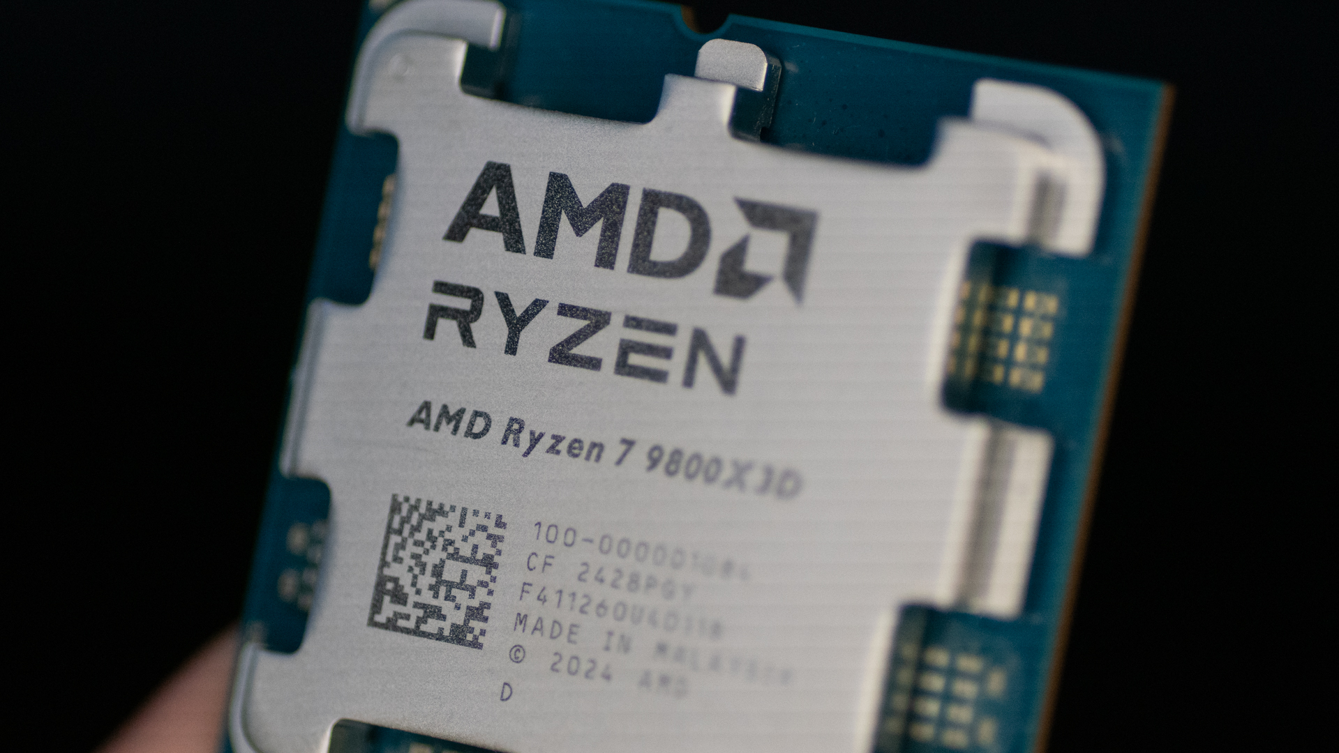 Ordina un Ryzen 7 9800X3D su Amazon e si ritrova una CPU di 14 anni fa