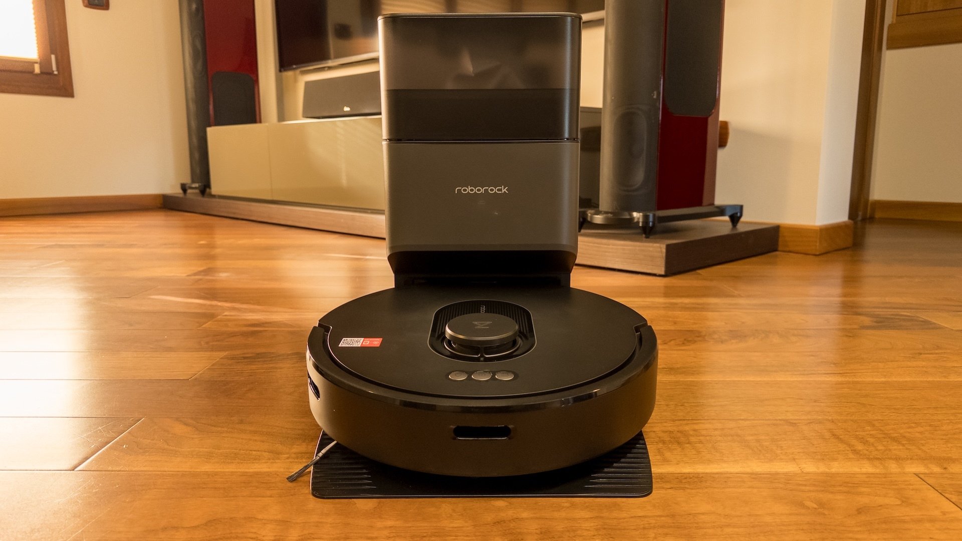 Roborock Saros 10, il robot sottile con Lidar retrabile | Test & Recensione