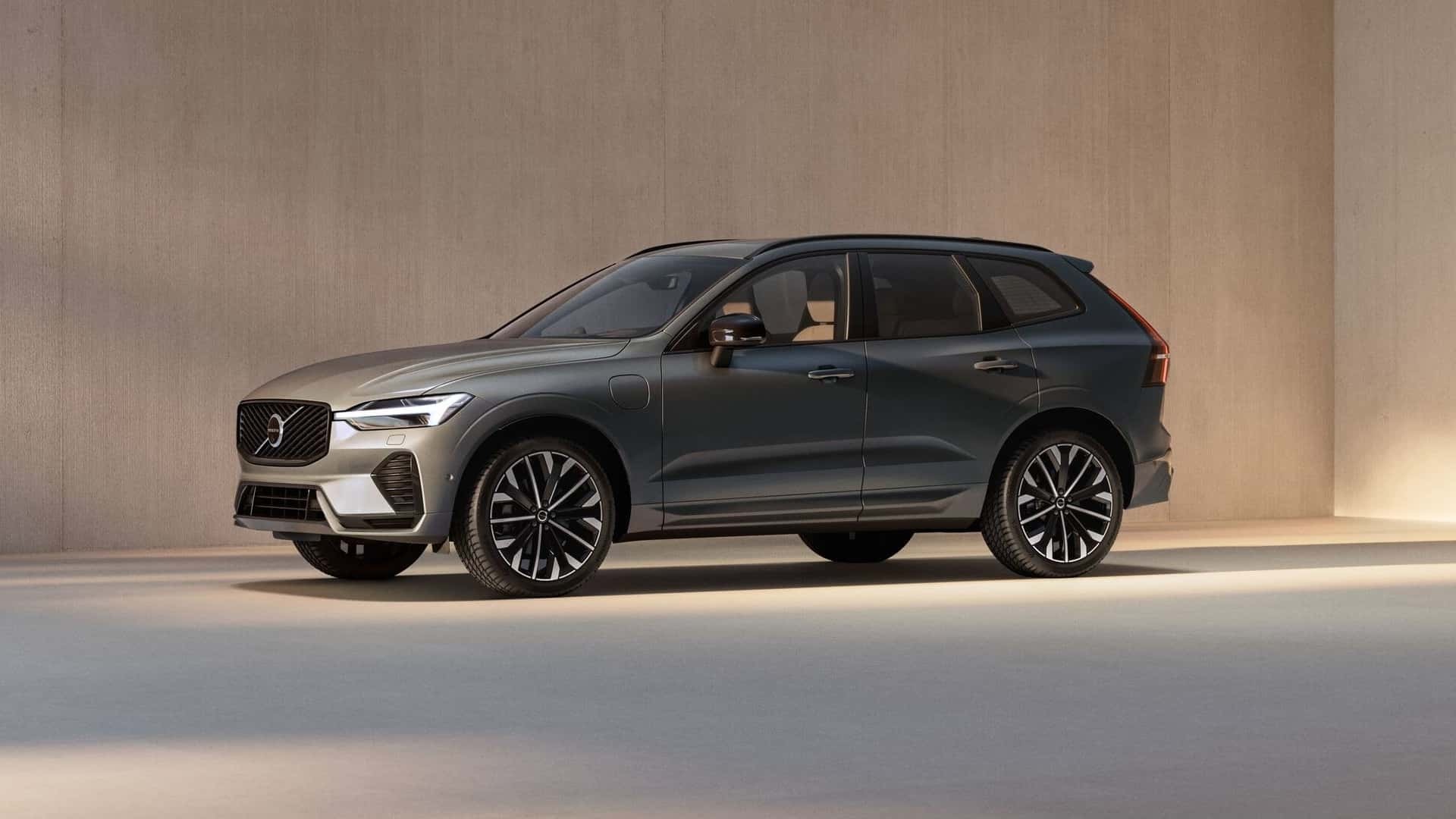 Volvo XC60 2025: ecco come cambia con il restyling