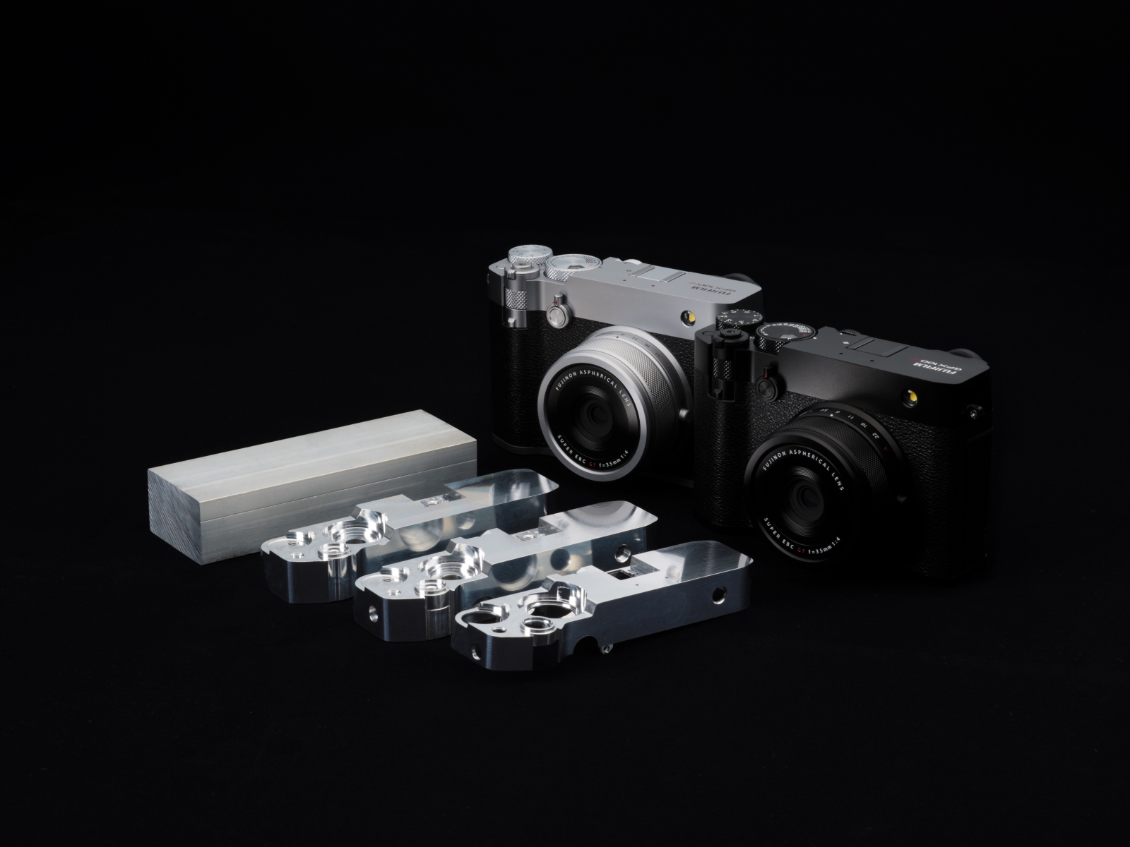 Fujifilm GFX100RF, la nuova "compatta" con sensore Large Format da 102MP