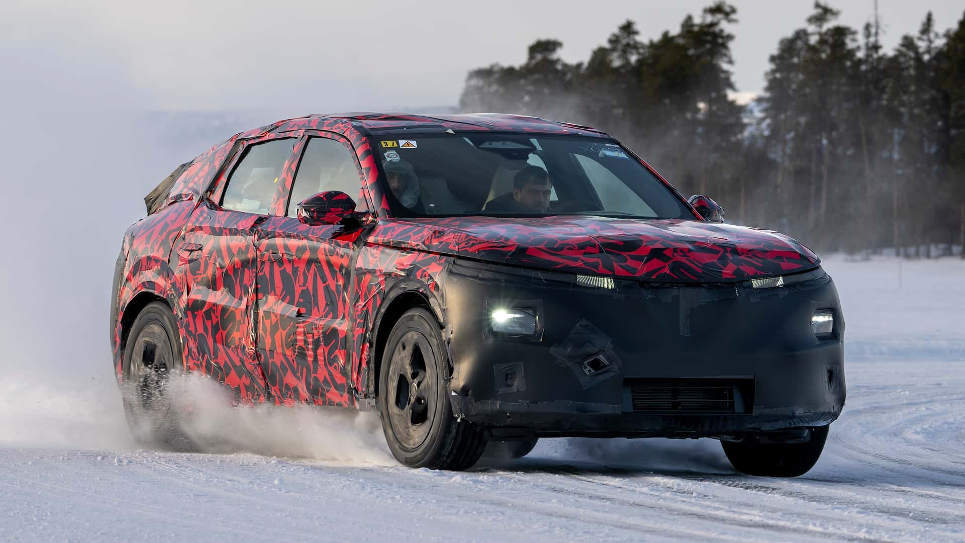 Nuova Alfa Romeo Stelvio: ecco le prime immagini