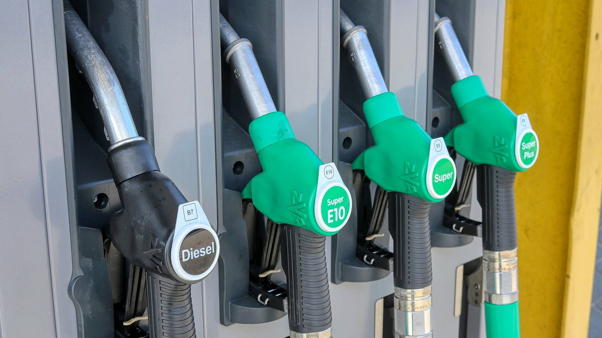 Prezzo diesel e benzina, tagli accise prolungato al 31 dicembre - Mondo  Auto - AutoMoto